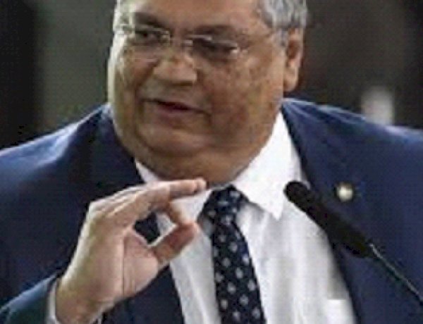 Flávio Dino: 1) Fim da aposentadoria compulsória de juízes! 2) Fiscalização na verba parlamentar e cultural! 3) Fim dos penduricalhos! Que merda!!